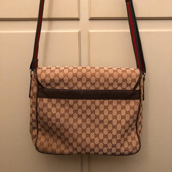 SOLD!! GUCCI 🔥 BEAUTIFUL CROSSBODY MESSENGER BAG - Picture 2 of 8